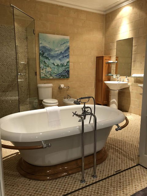 Caves Road Guest Houses - Accommodation Bookings 13