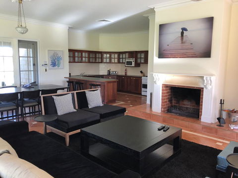 Caves Road Guest Houses - Accommodation Bookings 8