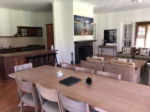Caves Road Guest Houses - Accommodation Bookings 15