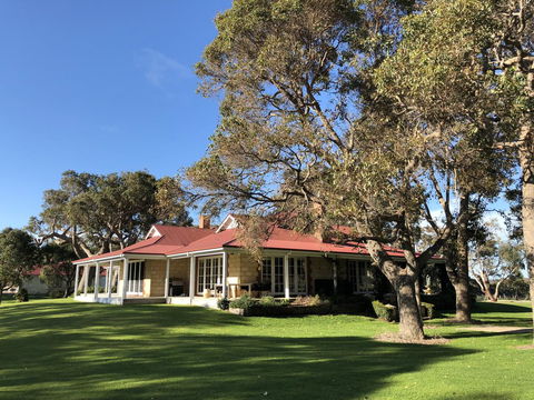 Caves Road Guest Houses - Accommodation Bookings 4