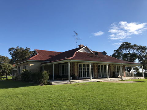 Caves Road Guest Houses - Accommodation Bookings 14