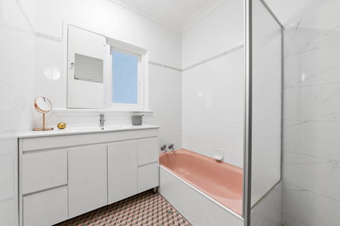 Inglewood Comfort - Accommodation Bookings 11