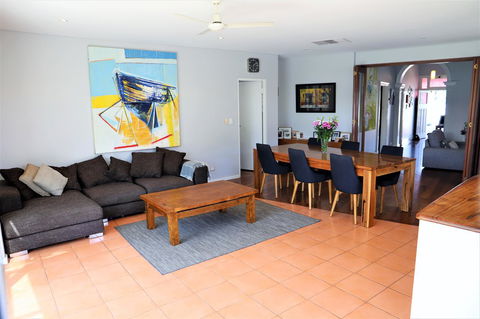 Fremantle Heritage Home For You To Enjoy! - Accommodation Bookings 18