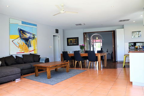 Fremantle Heritage Home For You To Enjoy! - Accommodation Bookings 12