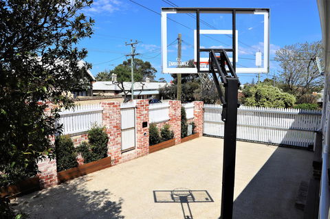 Fremantle Heritage Home For You To Enjoy! - Accommodation Bookings 8