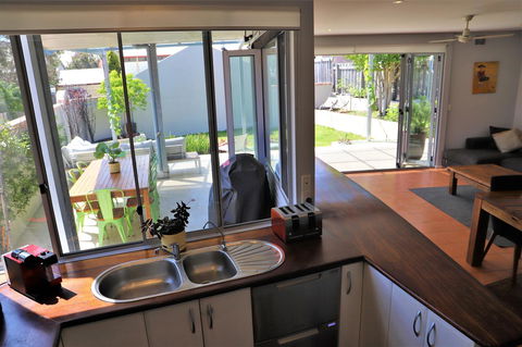 Fremantle Heritage Home For You To Enjoy! - Accommodation Bookings 7
