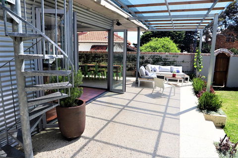 Fremantle Heritage Home For You To Enjoy! - Accommodation Bookings 10