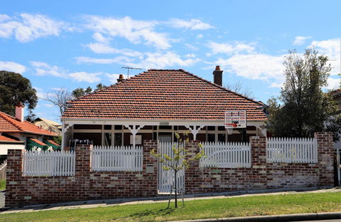 Fremantle Heritage Home For You To Enjoy! - Accommodation Bookings 0