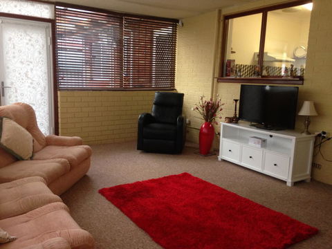 â˜… Stylish Family Home! â˜… - Accommodation Bookings 3