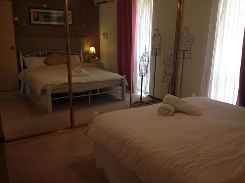 â˜… Stylish Family Home! â˜… - Accommodation Bookings 9