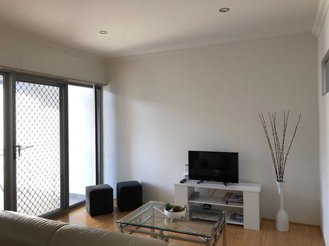 Gerring Court With Free 1 Car Bay Parking - Accommodation Bookings 12