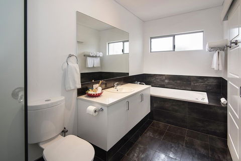 Churchill Studios - Accommodation Bookings 4