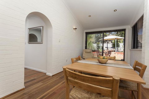 Attadale Excutive Villa - Accommodation Bookings 9