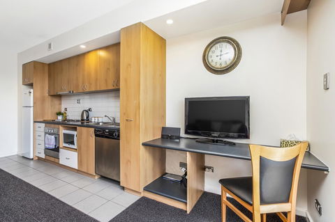 508 Stupendous Sunsets & Views Pool Gym Parking - Accommodation Bookings 21
