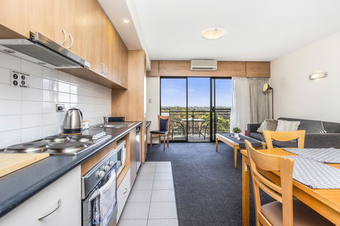 508 Stupendous Sunsets & Views Pool Gym Parking - Accommodation Bookings 12