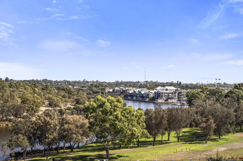 508 Stupendous Sunsets & Views Pool Gym Parking - Accommodation Bookings 31