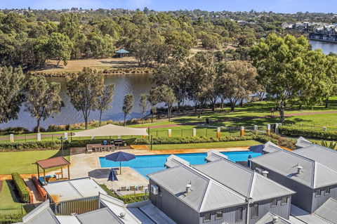 508 Stupendous Sunsets & Views Pool Gym Parking - Accommodation Bookings 28