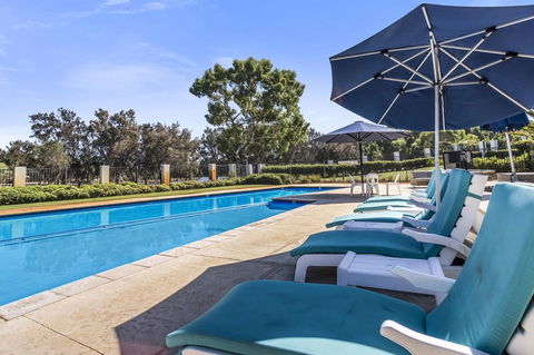 508 Stupendous Sunsets & Views Pool Gym Parking - Accommodation Bookings 29