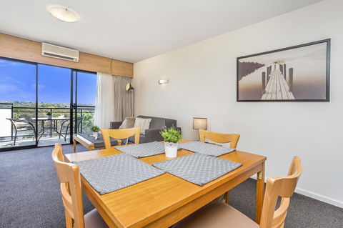 508 Stupendous Sunsets & Views Pool Gym Parking - Accommodation Bookings 7