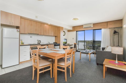 508 Stupendous Sunsets & Views Pool Gym Parking - Accommodation Bookings 11