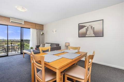 508 Stupendous Sunsets & Views Pool Gym Parking - Accommodation Bookings 8