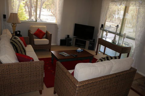 Kendenup Cottages And Lodge - Accommodation Bookings 12