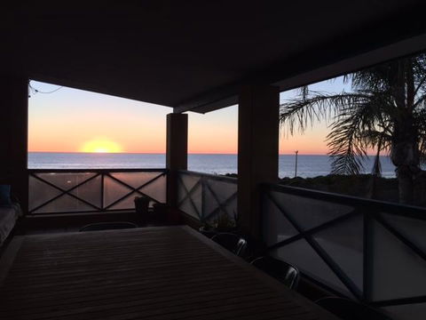 Surf Views - Accommodation Bookings 0