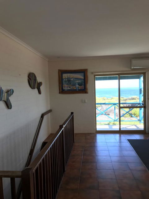 Surf Views - Accommodation Bookings 5