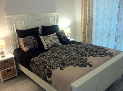 Applegate Lane Chalet - Accommodation Bookings 9