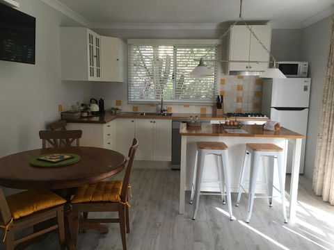 Applegate Lane Chalet - Accommodation Bookings 12