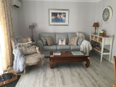 Applegate Lane Chalet - Accommodation Bookings 10