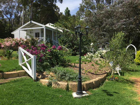 Applegate Lane Chalet - Accommodation Bookings 4