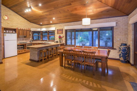 53 Martina Drive - Accommodation Bookings 16