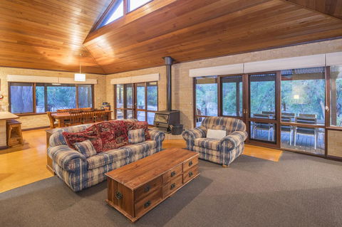 53 Martina Drive - Accommodation Bookings 13