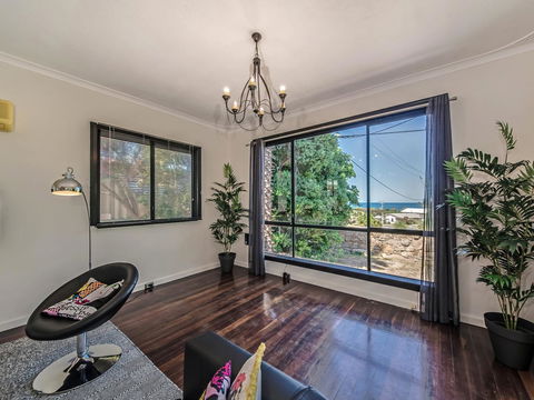 Panoramique Holiday Home With A View - Accommodation Bookings 5