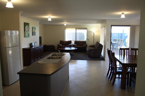 Byford House On The Scarp - Accommodation Bookings 1