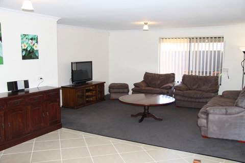 Byford House On The Scarp - Accommodation Bookings 0