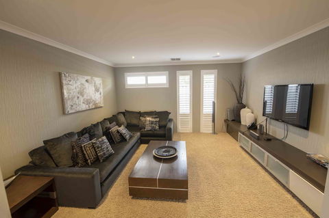 Magnificent Beach Retreat - Accommodation Bookings 22