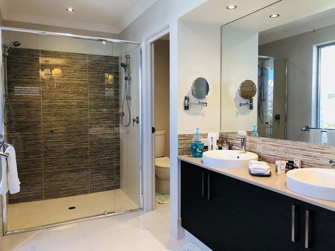 Magnificent Beach Retreat - Accommodation Bookings 11