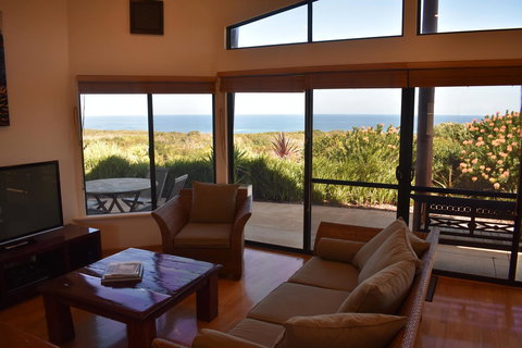 Redgate Beach Escape - Accommodation Bookings 1