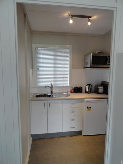 Windfall Estate Vineyard Cottage - Accommodation Bookings 5