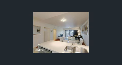Frankly Francis - Exquisite Executive Apartment - Accommodation Bookings 14