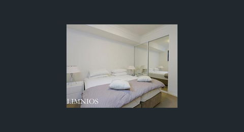 Frankly Francis - Exquisite Executive Apartment - Accommodation Bookings 5