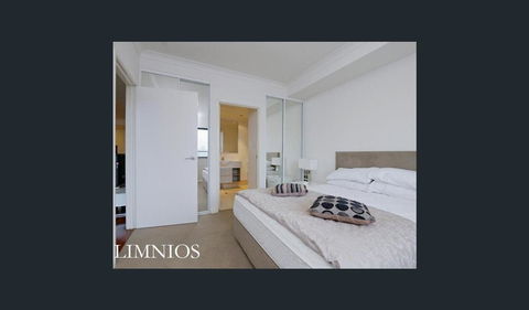 Frankly Francis - Exquisite Executive Apartment - Accommodation Bookings 0