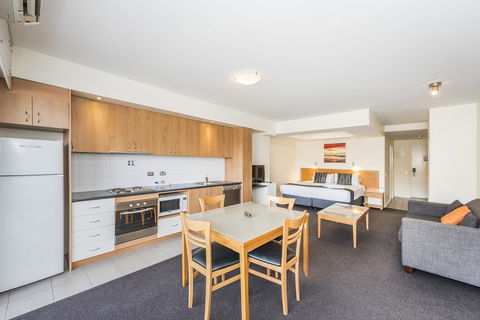 Ascot Quays Apartment 102 - Accommodation Bookings 12