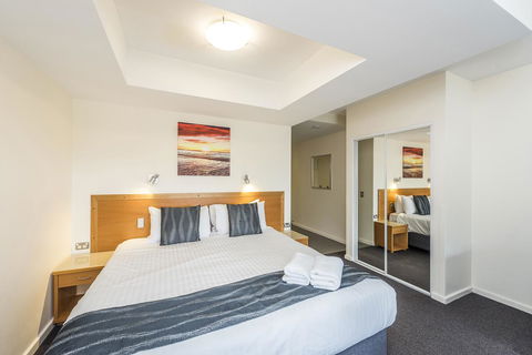 Ascot Quays Apartment 102 - Accommodation Bookings 24