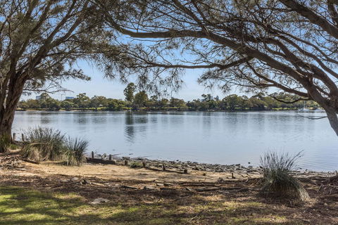 Ascot Quays Apartment 102 - Accommodation Bookings 1