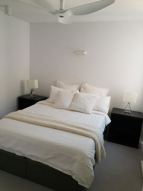Modern Northbridge Apartment - Accommodation Bookings 9