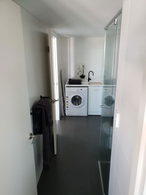 Modern Northbridge Apartment - Accommodation Bookings 6