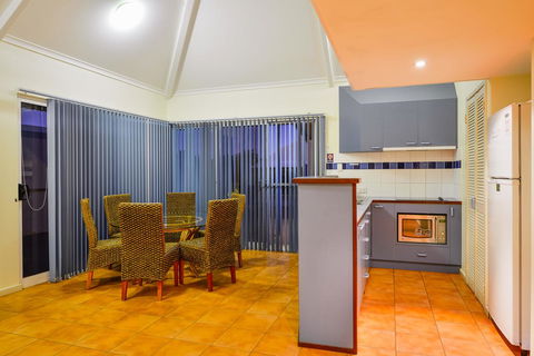 Osprey Holiday Village Unit 119 - Accommodation Bookings 4